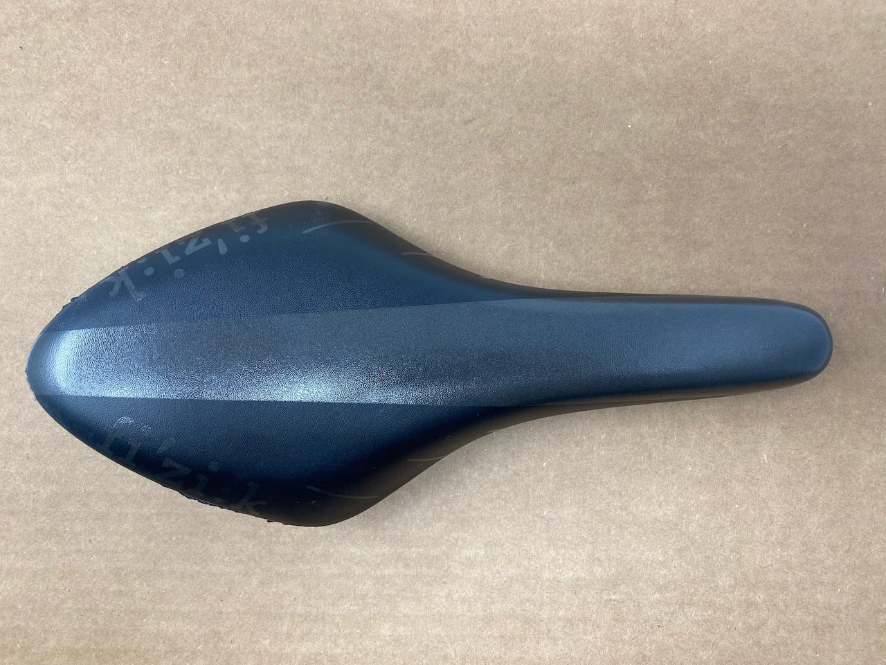 Fizik Arione R7 Leather Saddle, Black - Image 4