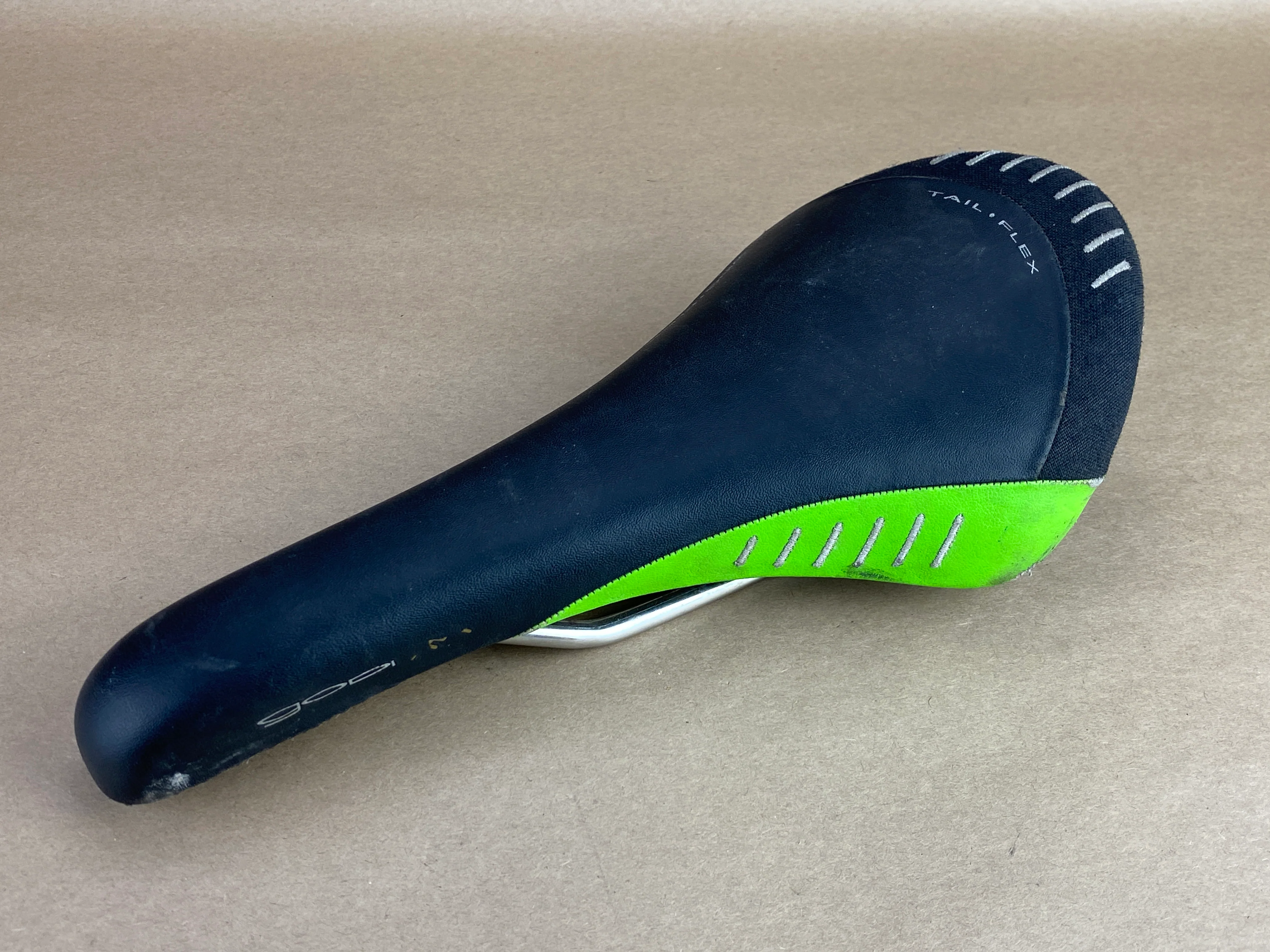 Fizik Gobi MTB Saddle Titanium Rails Neon - Image 2