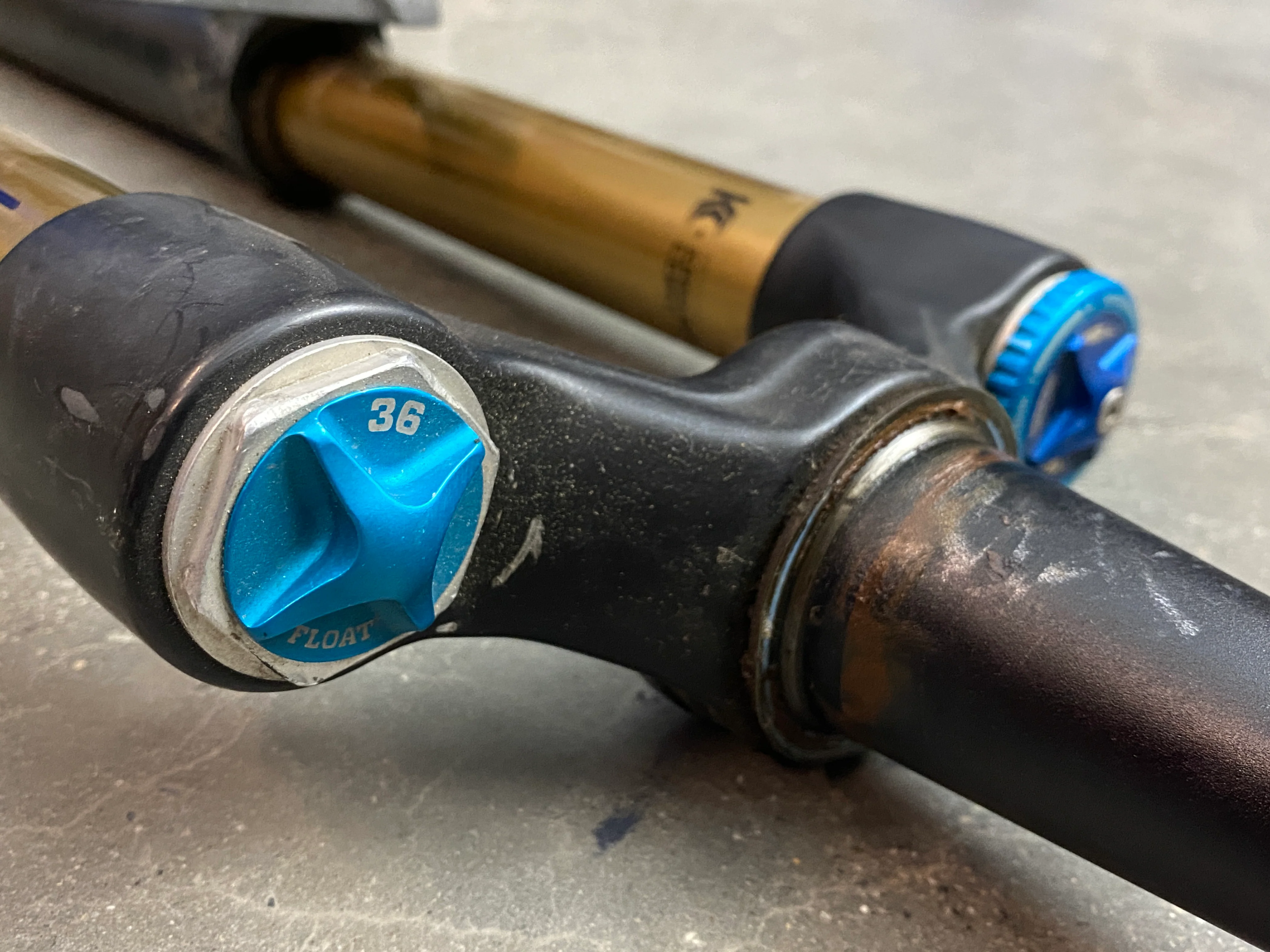 Fox 36 Factory Float 160mm 27.5 Suspension Fork Tapered - Image 3