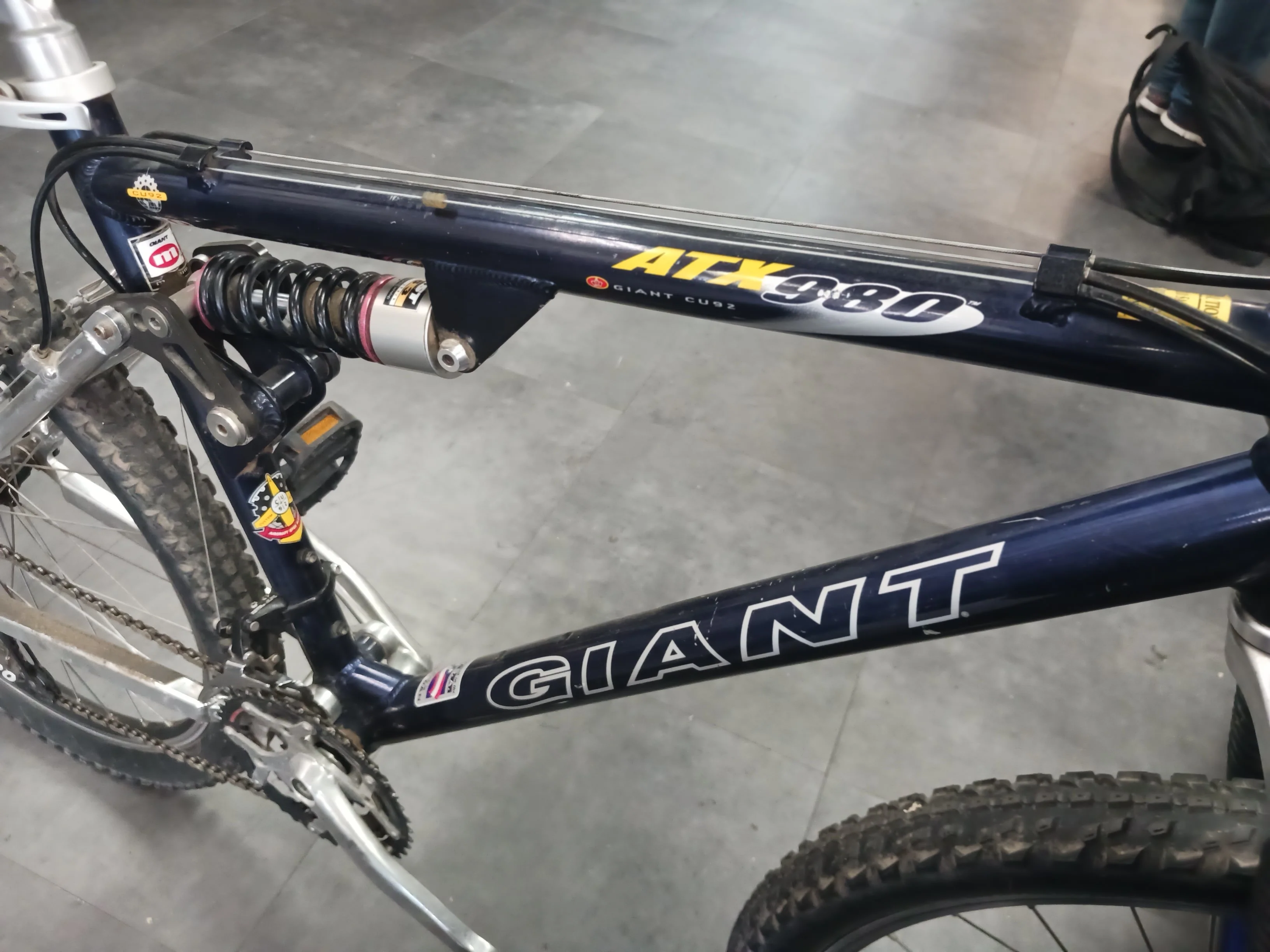 Giant ATX 980 Mountain Bike, Large - Image 4