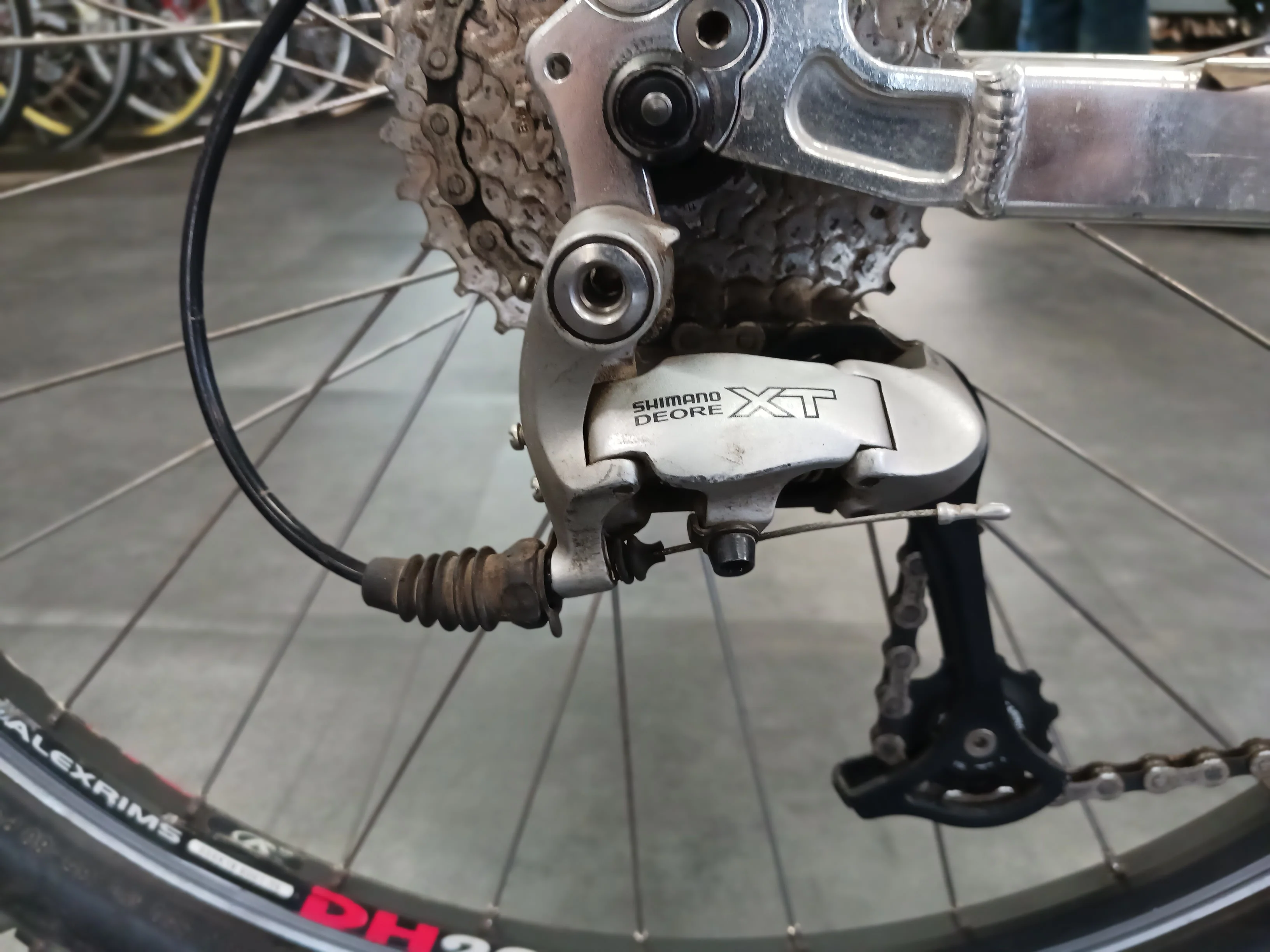 Giant ATX 980 Mountain Bike, Large - Image 7