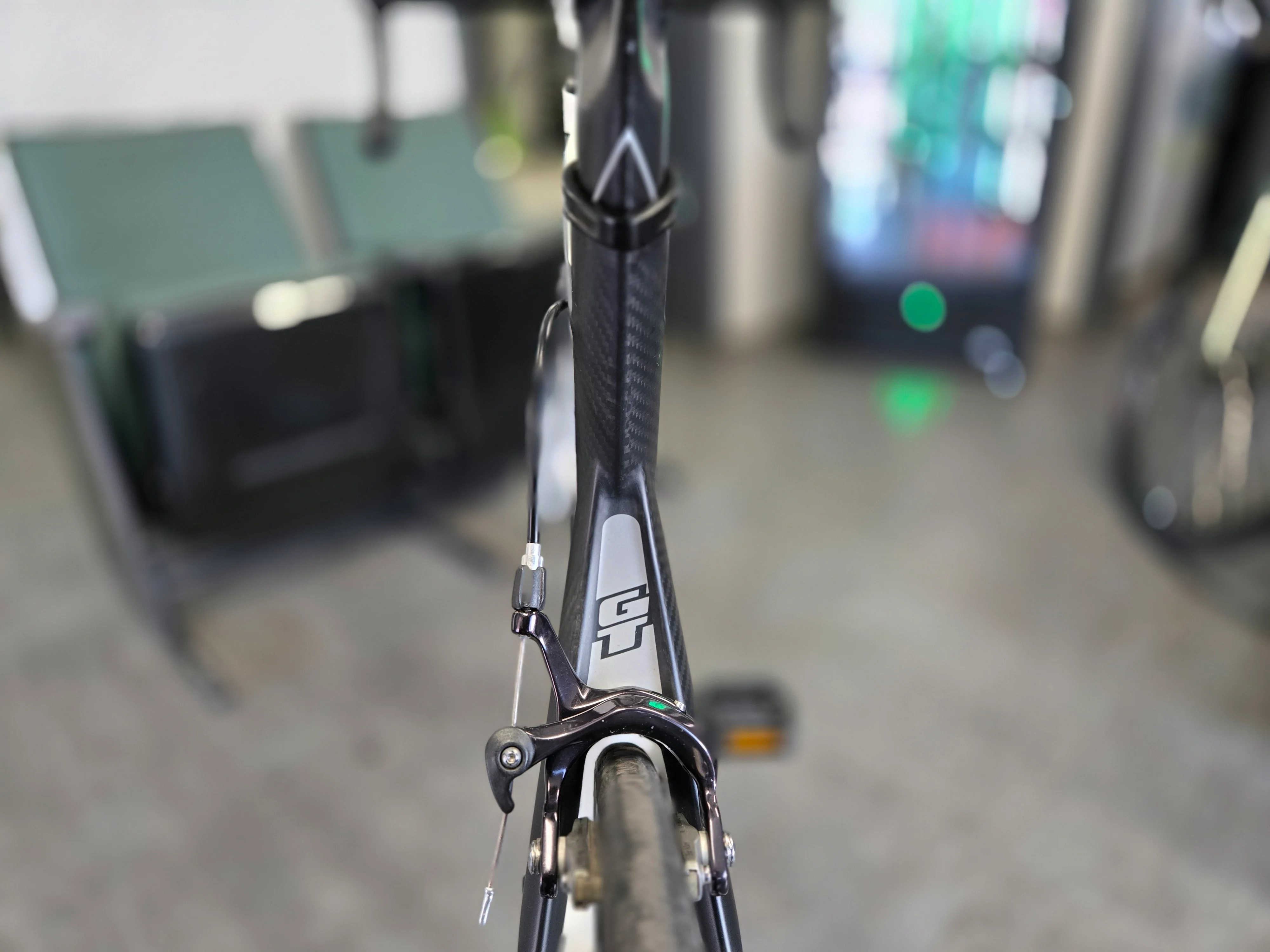 GT Attack, Road Bike 55cm Carbon Shimano 105 - Image 10