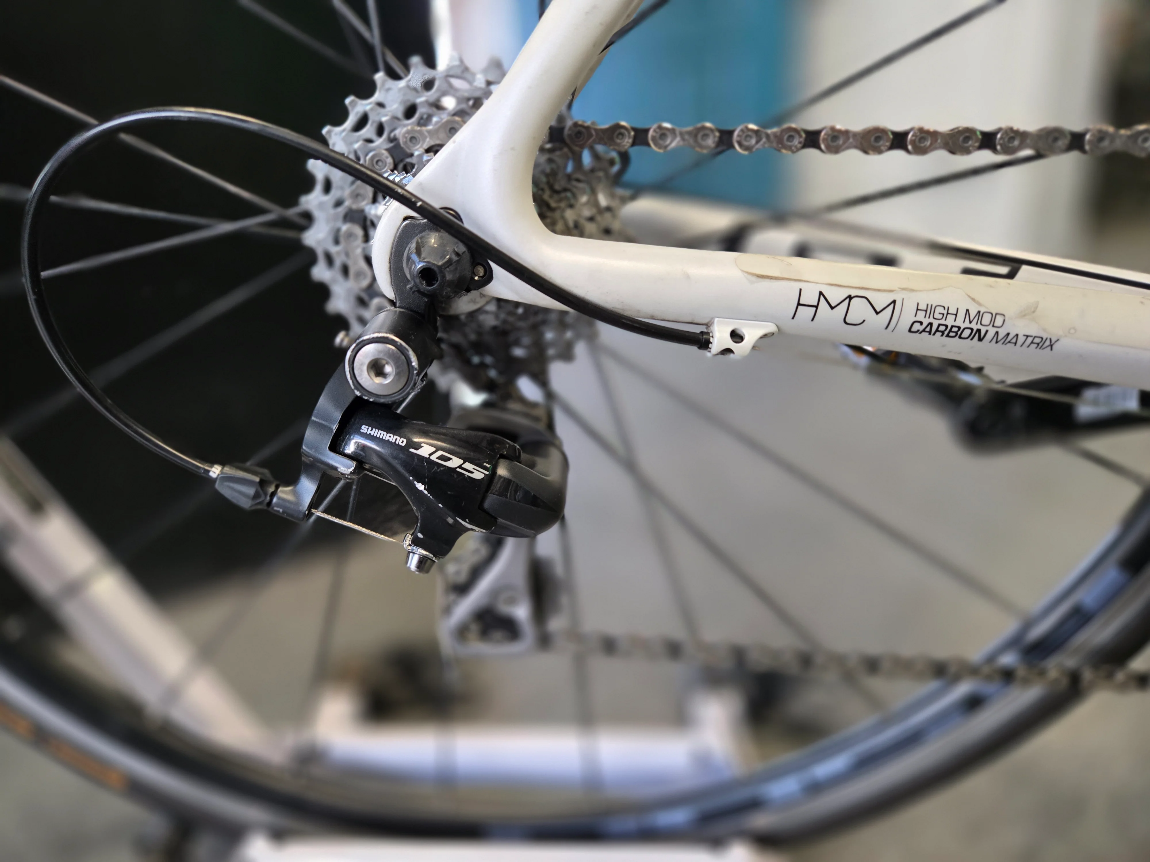 GT Attack, Road Bike 55cm Carbon Shimano 105 - Image 3