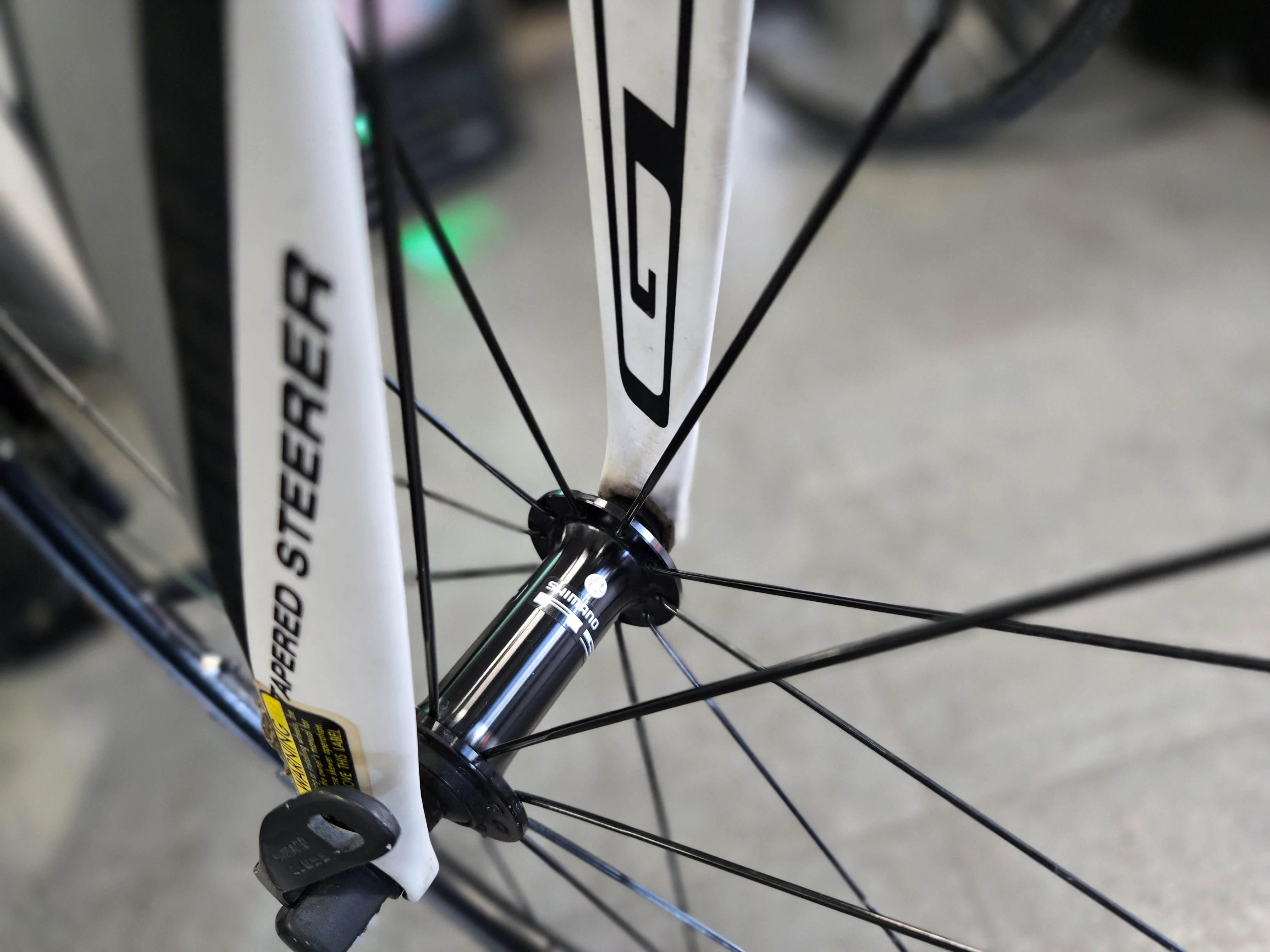 GT Attack, Road Bike 55cm Carbon Shimano 105 - Image 9
