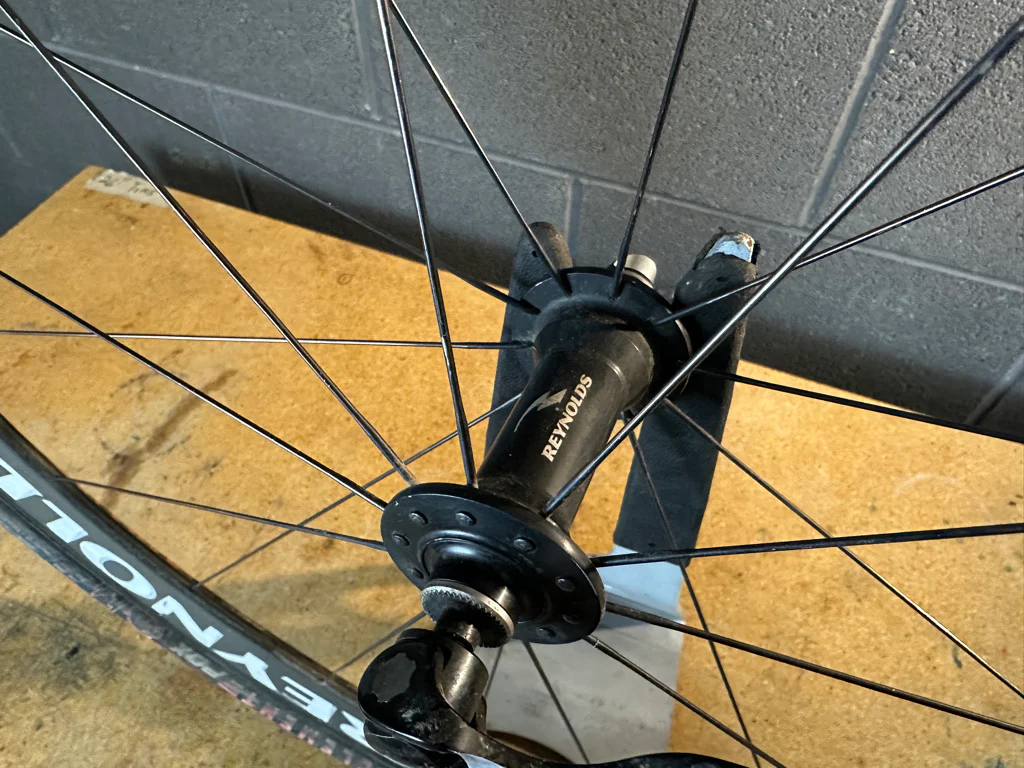Reynolds DV46 Cross Carbon 700c Tubular Front Wheel - Image 2