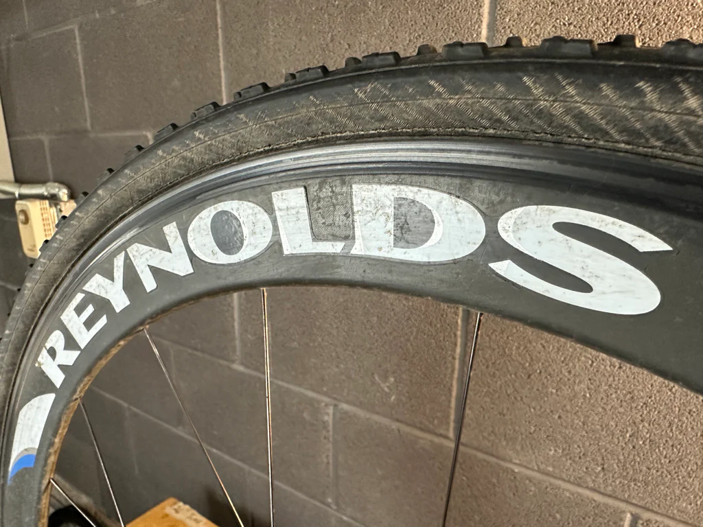 Reynolds DV46 Cross Carbon 700c Tubular Front Wheel - Image 3