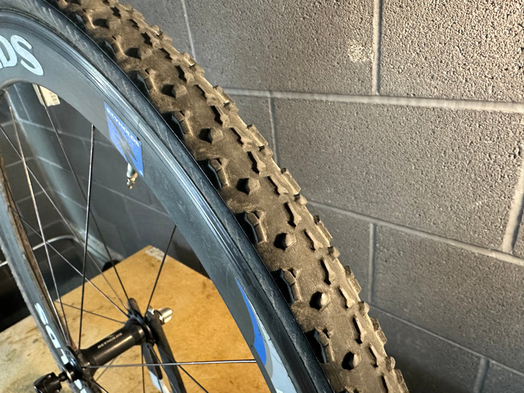 Reynolds DV46 Cross Carbon 700c Tubular Front Wheel - Image 4