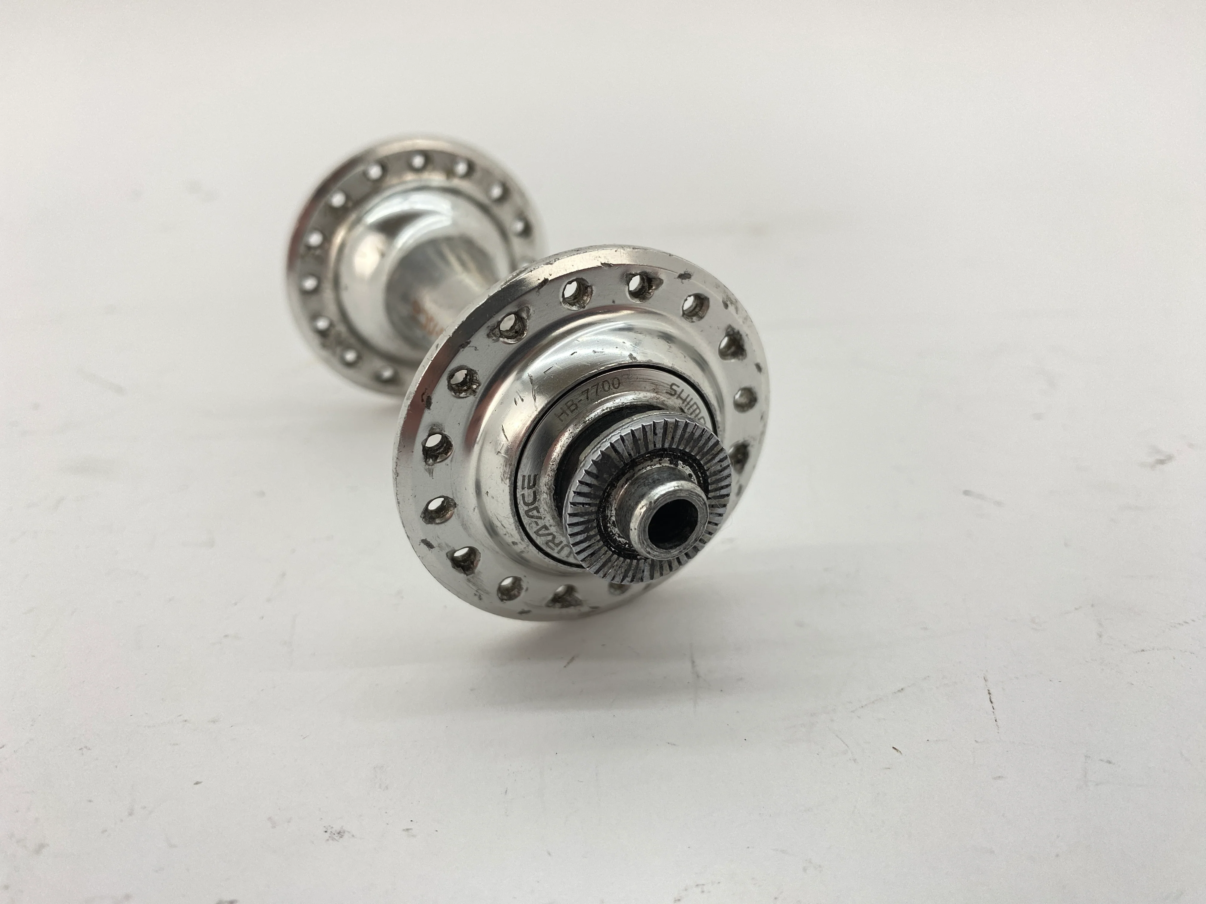 Shimano Dura Ace 7700 Front Hub 32 hole - Image 3