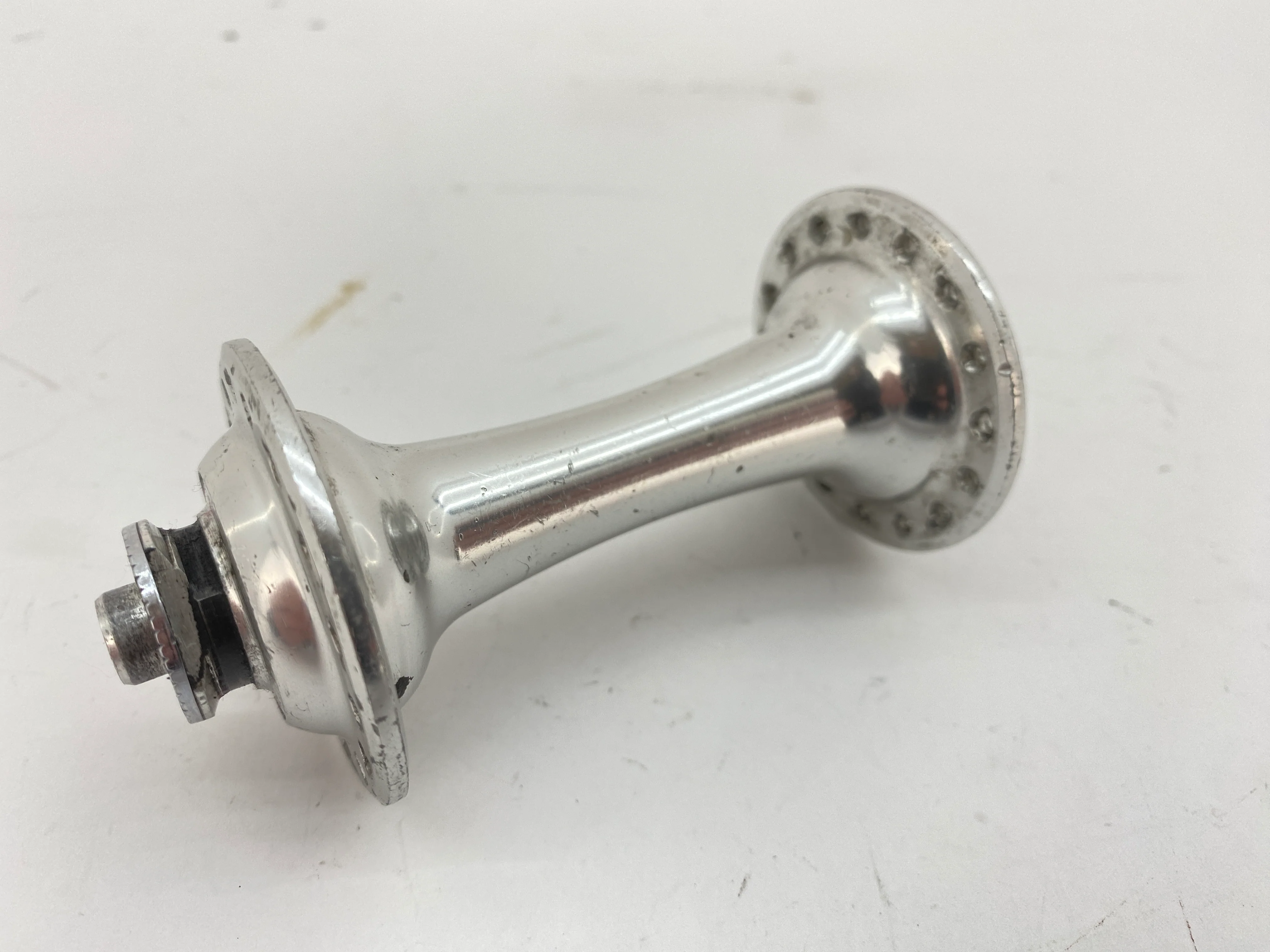 Shimano Dura Ace 7700 Front Hub 32 hole - Image 4