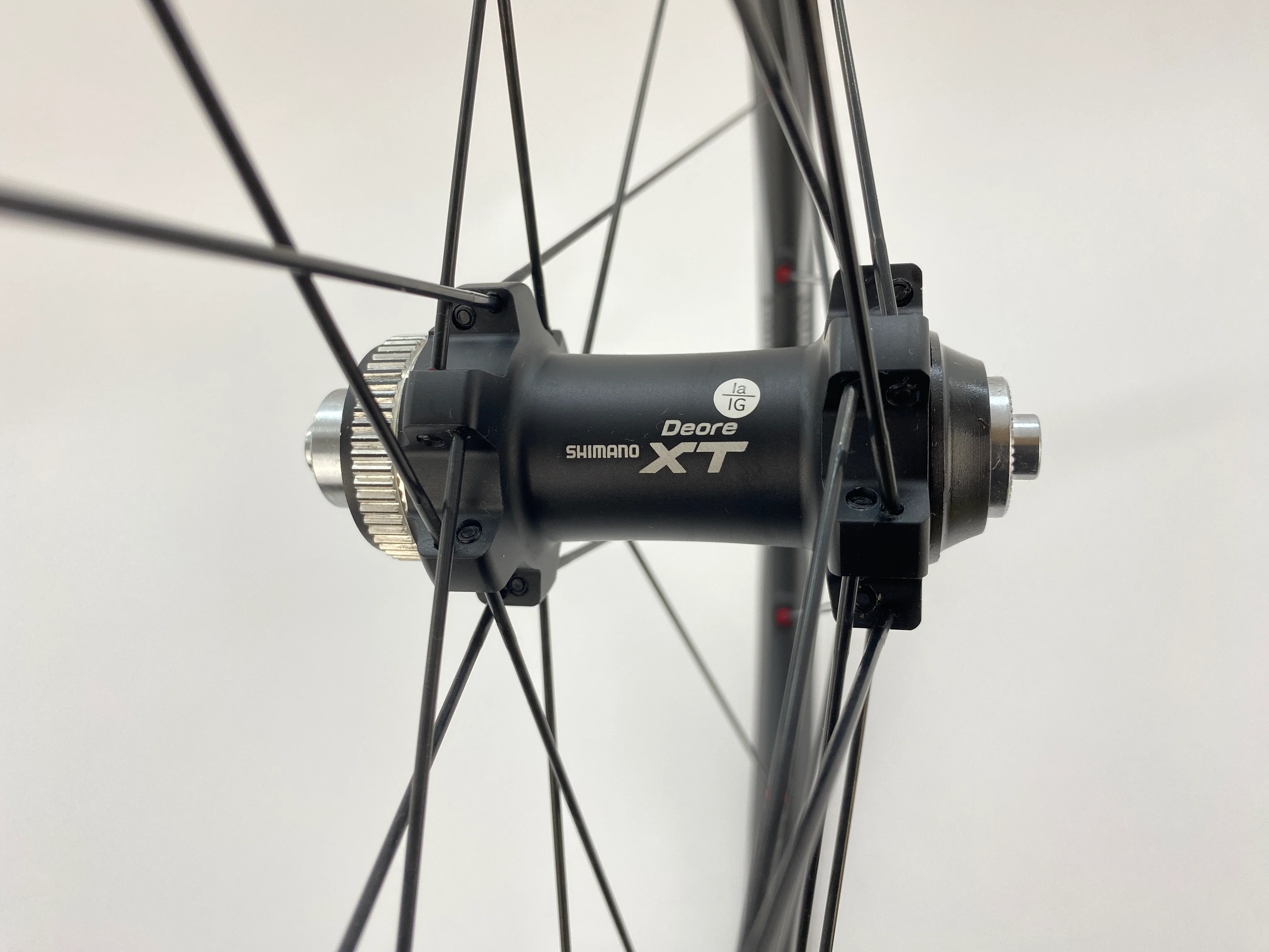 Shimano XT M775 Front Wheel 26 inch - Image 3