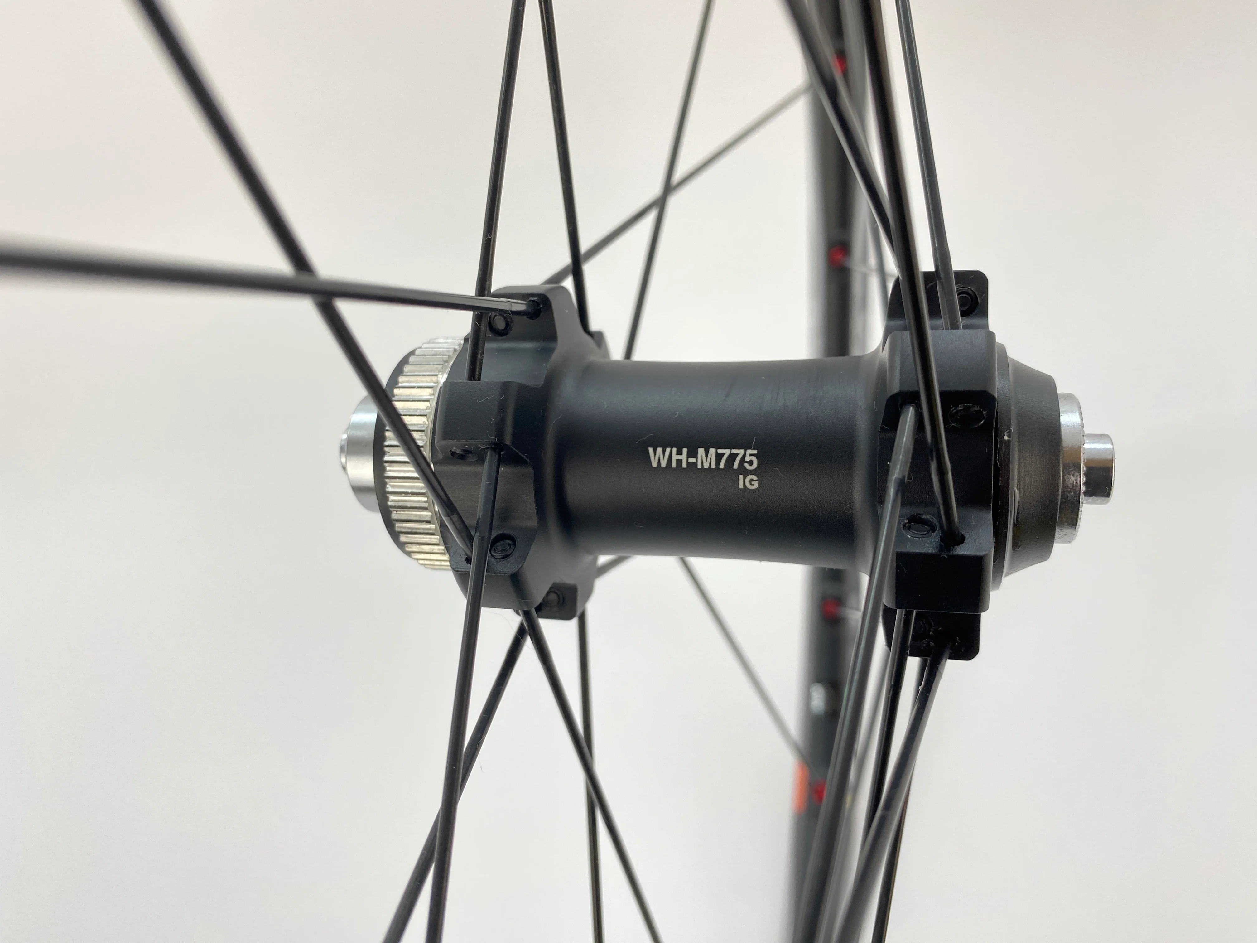Shimano XT M775 Front Wheel 26 inch - Image 4