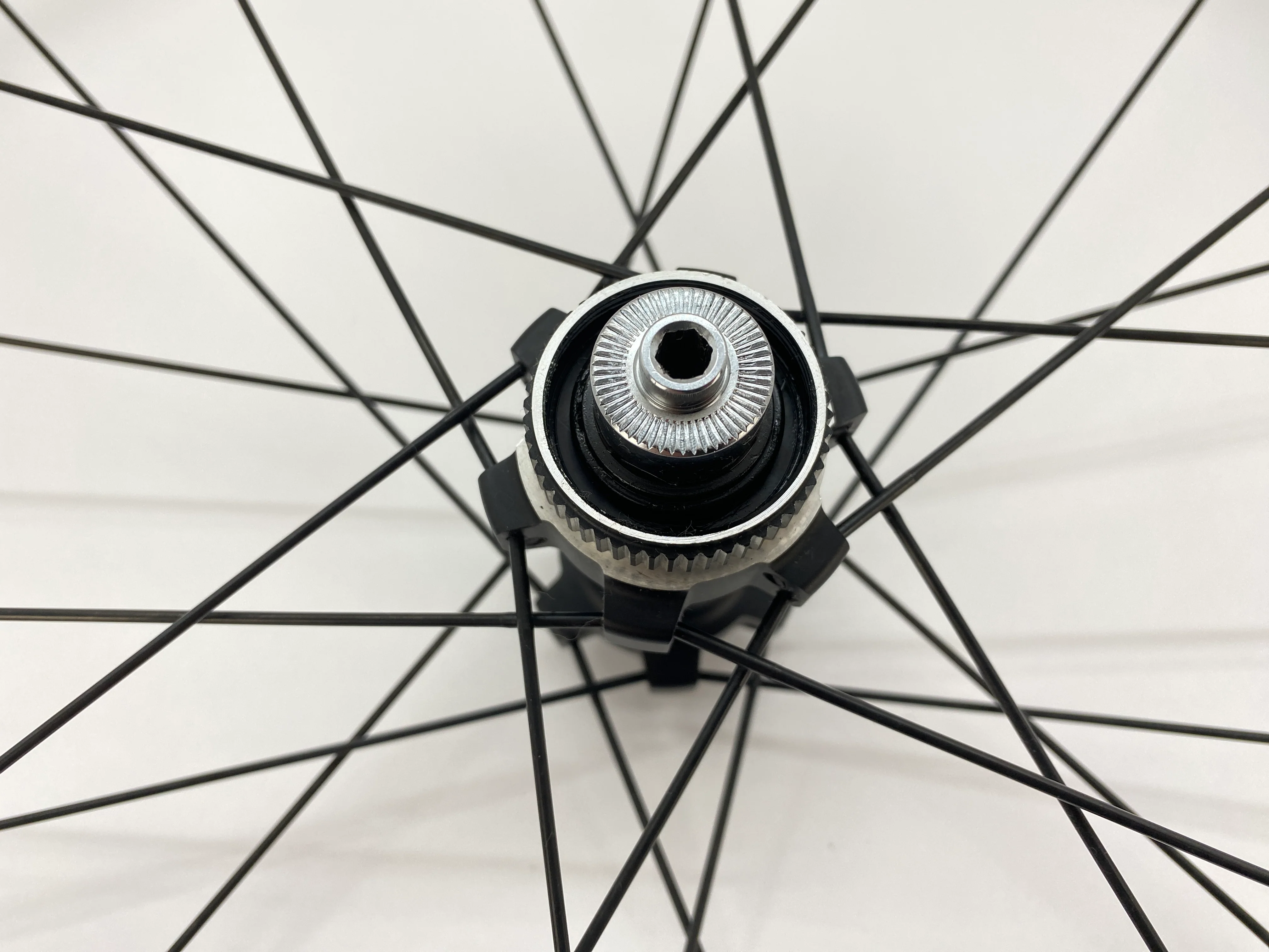 Shimano XT M775 Front Wheel 26 inch - Image 5