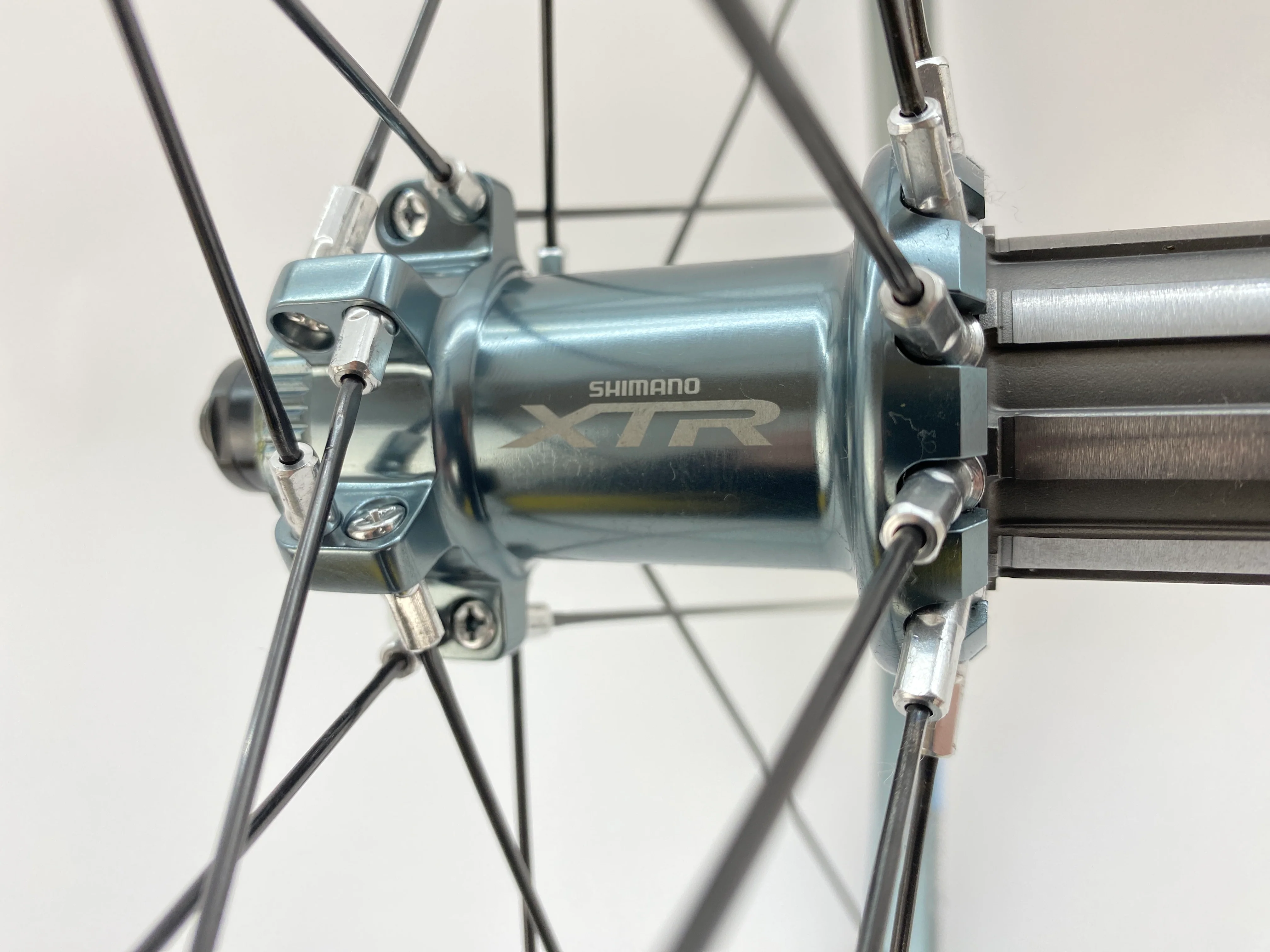 Shimano XTR M965 Rear Wheel 26 inch New - Image 2