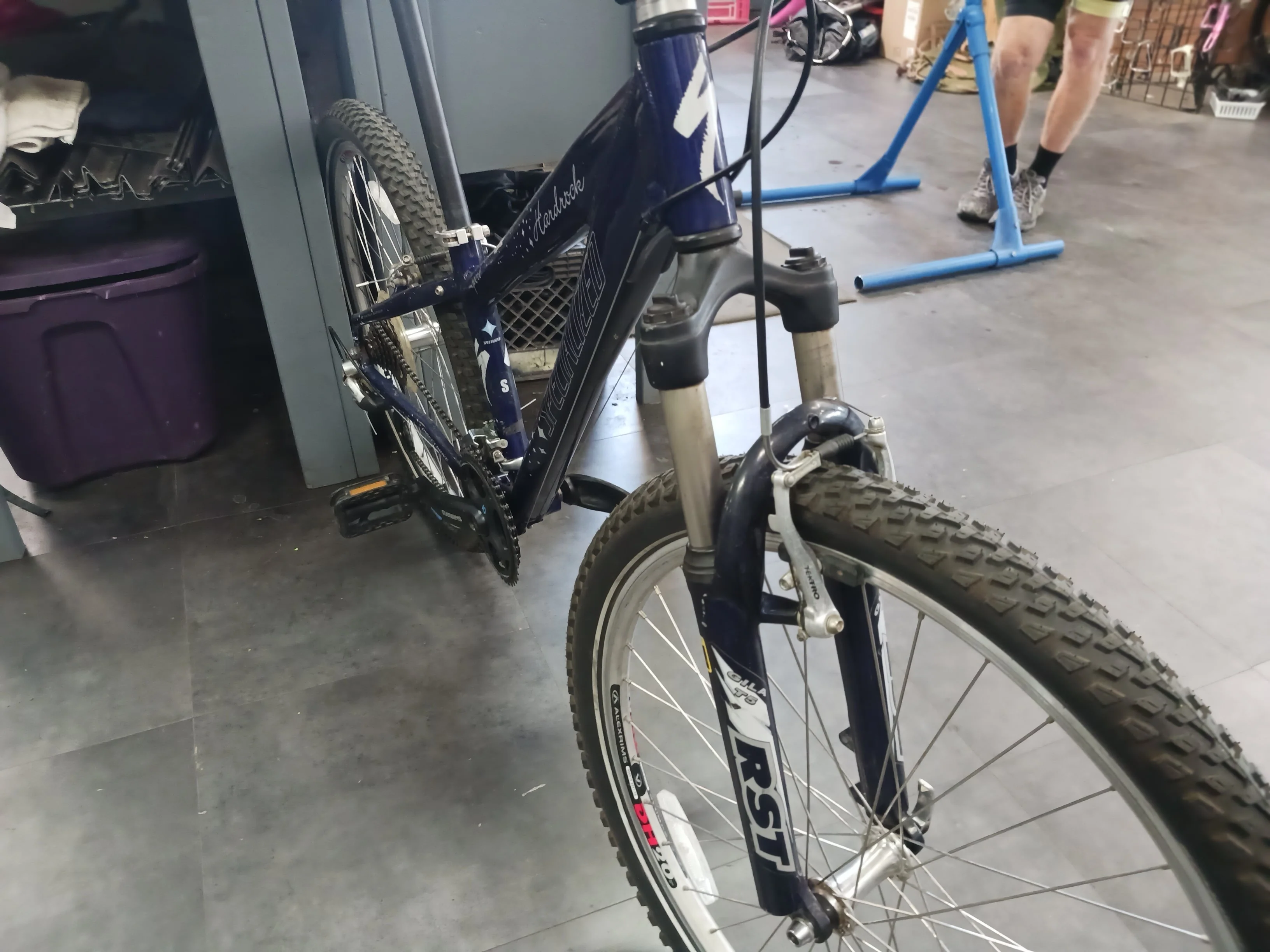 Specialized Hard Rock Mountain Bike, Small - Image 3