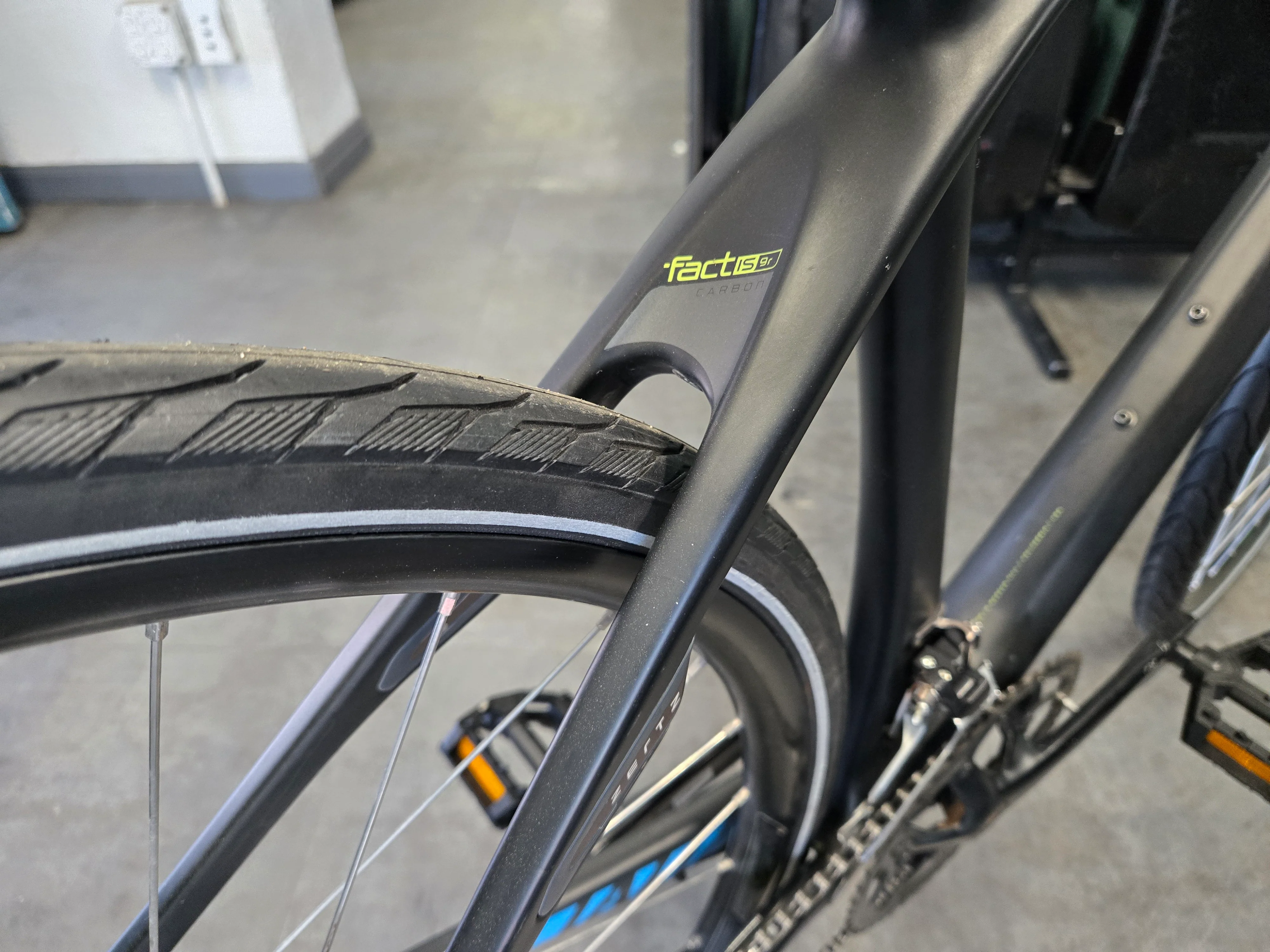 Specialized Sirrus Expert, Hybrid Bike, Medium - Image 4