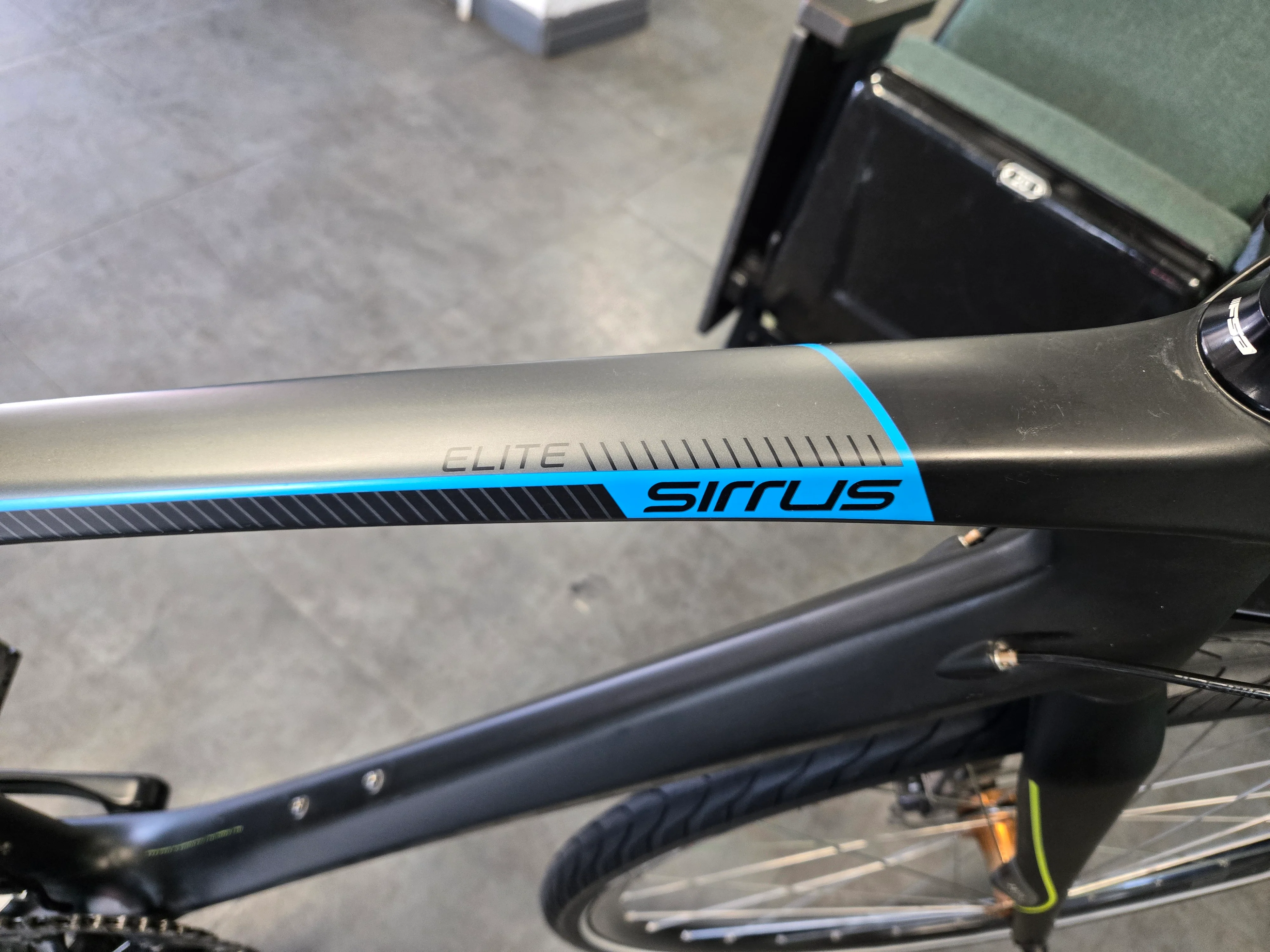 Specialized Sirrus Expert, Hybrid Bike, Medium - Image 5