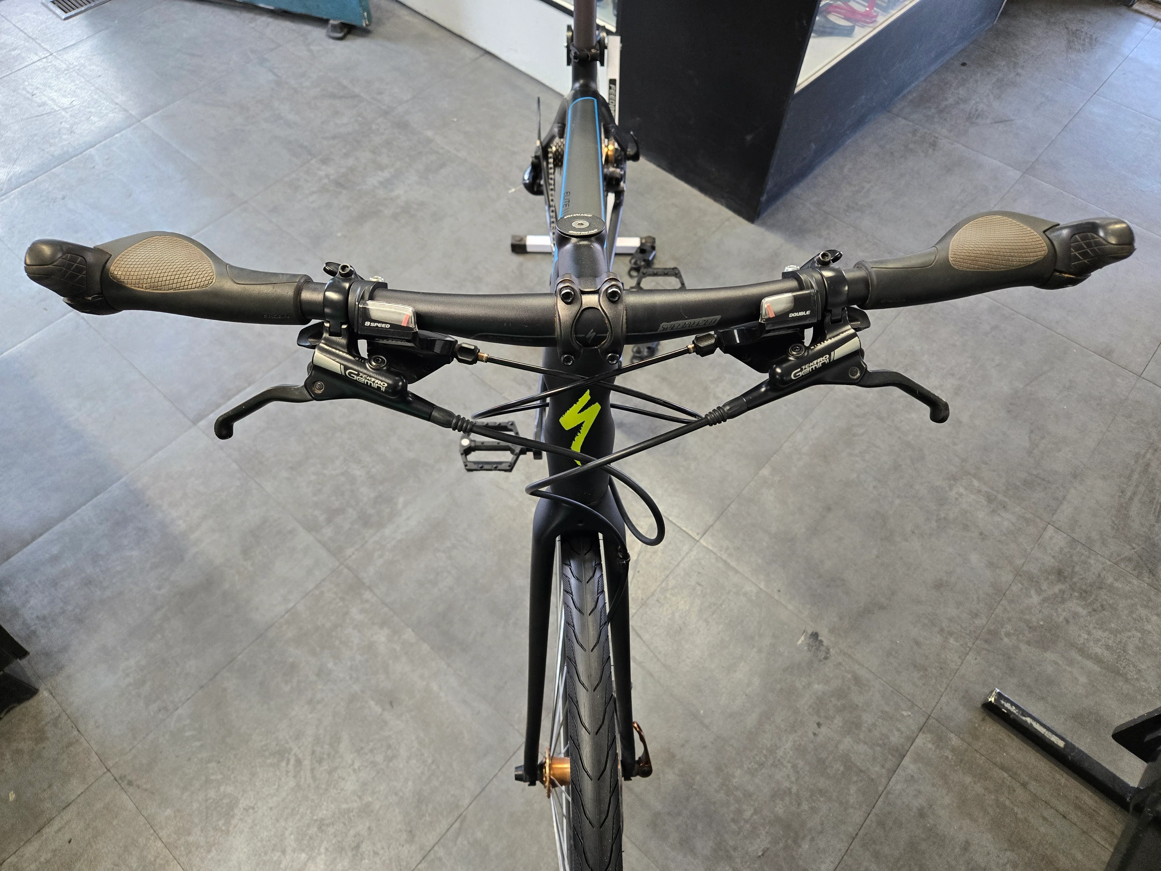 Specialized Sirrus Expert, Hybrid Bike, Medium - Image 6