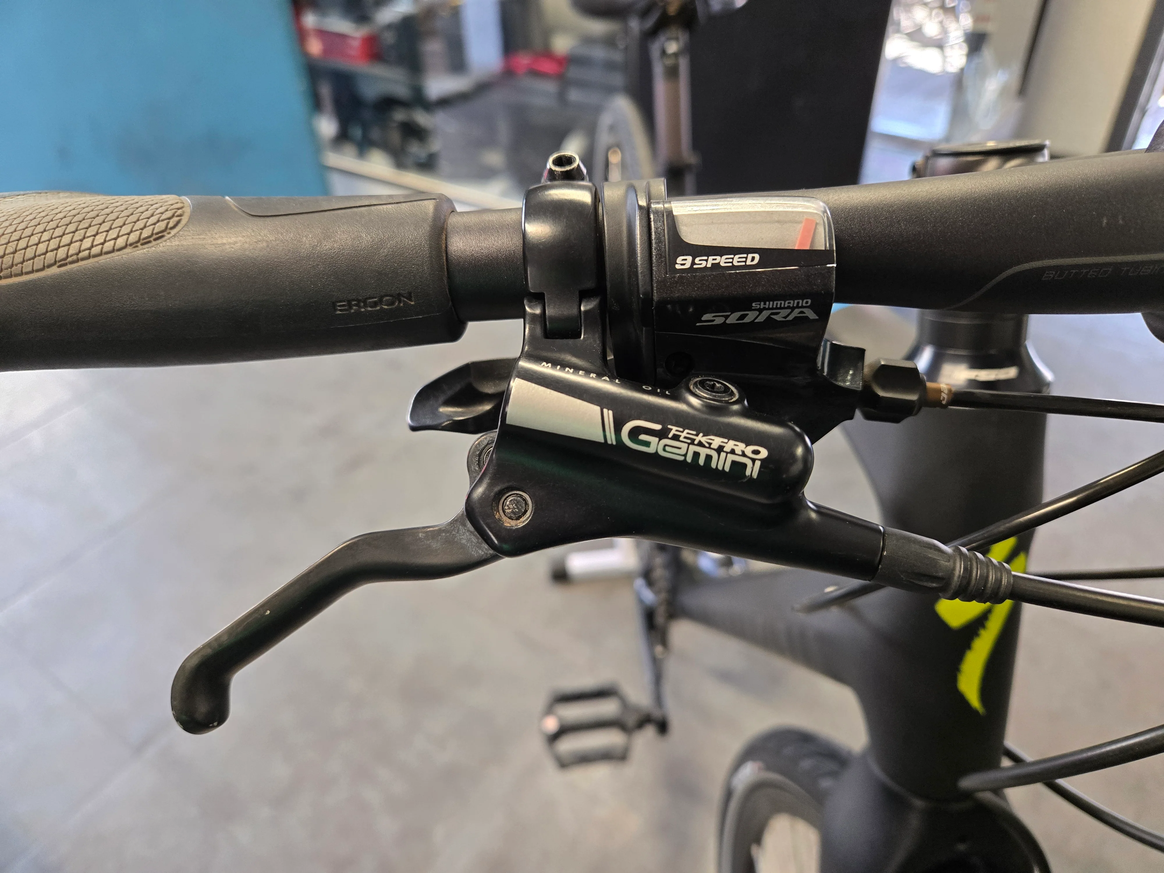 Specialized Sirrus Expert, Hybrid Bike, Medium - Image 7