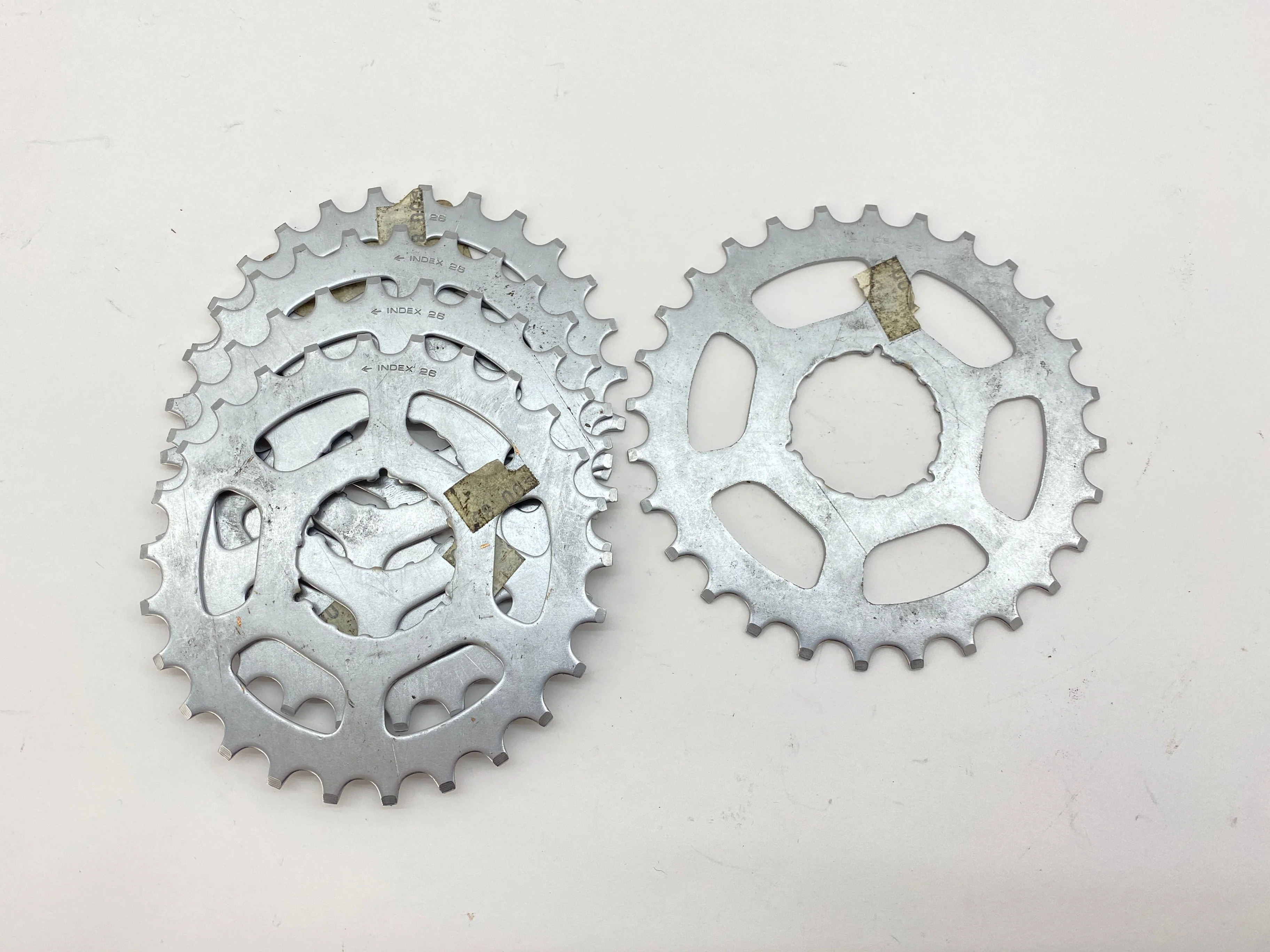 Suntour Cassette Cogs 26t, 28t - NOS