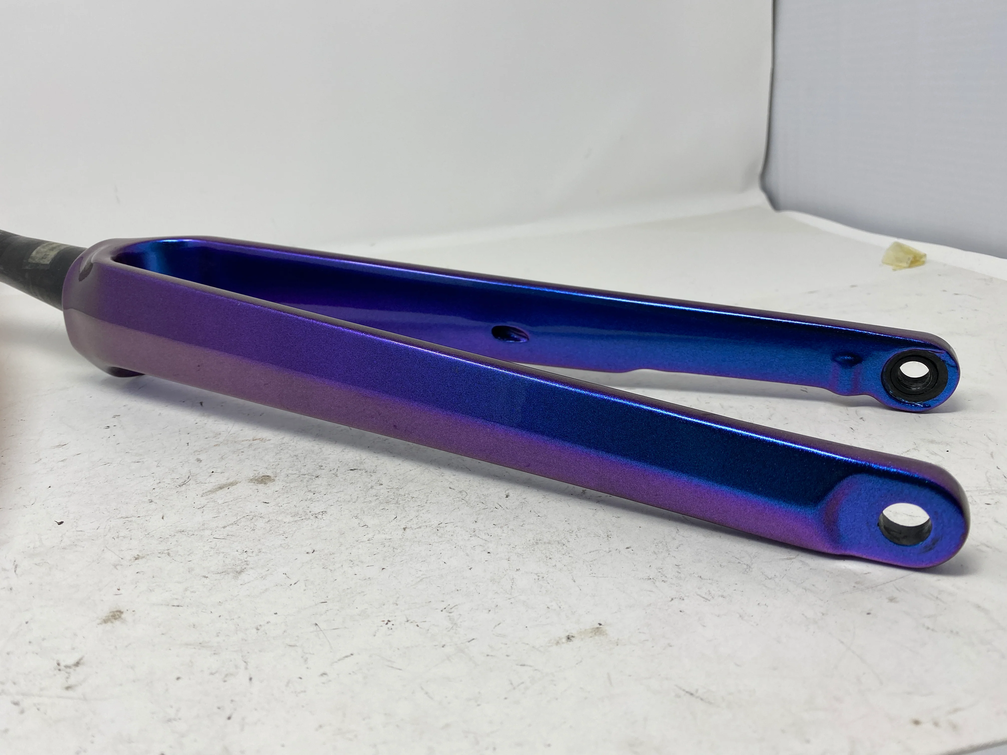 Trek Madone Carbon 700c Road Bike Fork Iridescent Purple 12x100 - Image 2